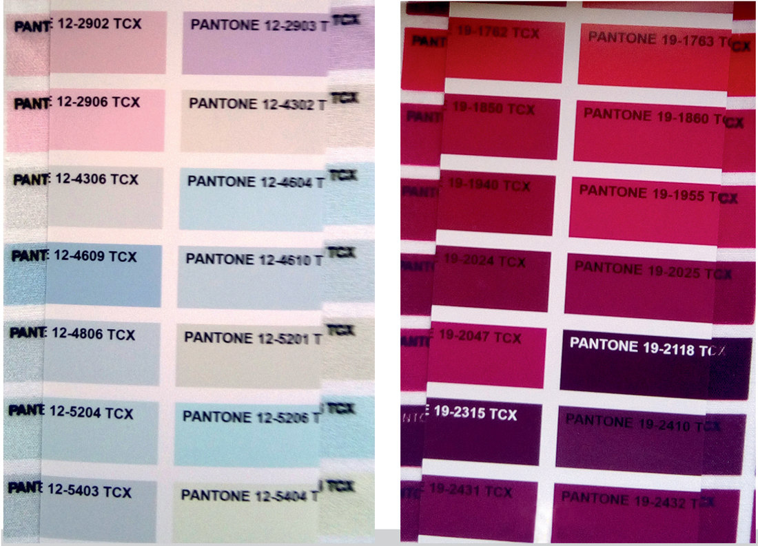 Цветопроба с образцами Pantone TCX рядом с образцами каталога, напечатанными на ткани миткаль